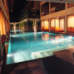 Deluxe Double or Twin Room Pool View